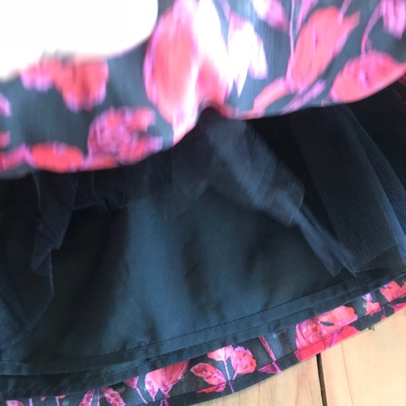 Forever21 floral Skirt 🌹🌹🌹 - Picture 5 of 5